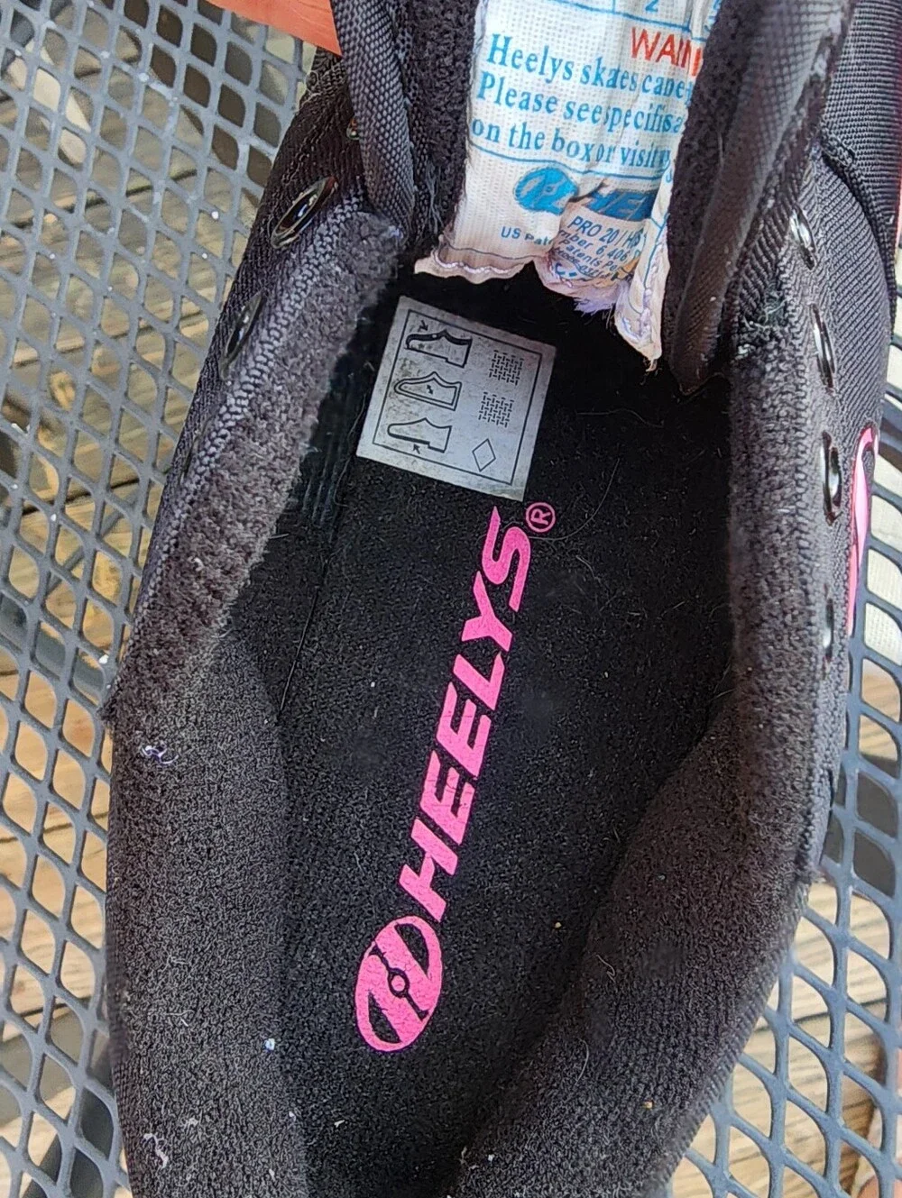 Heelys Black and Pink Low-Top Skate Sneakers Youth 3